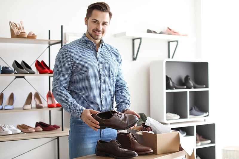 Memulai dan Mengembangkan Bisnis Sepatu