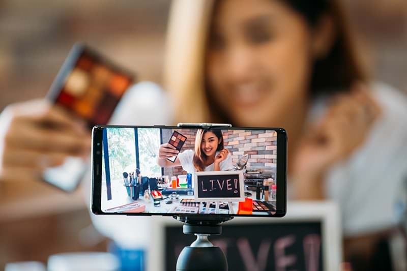 Bekerjasama dengan Content Creator