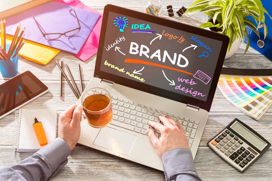 membangun brand identity